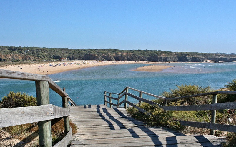 /fileuploads/COSTA VICENTINA/quintadosardanito_costa_vicentina_zambujeiradomar_alentejo_turismo_praia_das_furnas_vila_nova de mil fontes.jpg